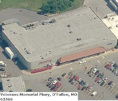 A St. Louis Area Shop N' Save with this design. Some type of foyer has been added to the front. Notice the square corners in the back.