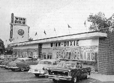 From elsewhere on Groceteria.com, a Raleigh Piggly Wiggly converted to Winn-Dixie.